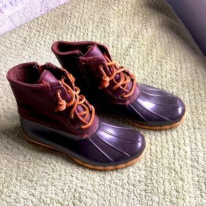 Sperry Duck Boot size 7. Leather upper. Fleece lining.